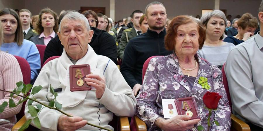 В детстве пережив ужасы фашистов, саратовцы получили награды от президента России